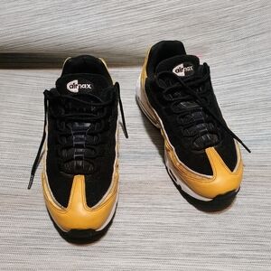Nike Air Max 95 LX Women’s Size 8 Gold/Black
